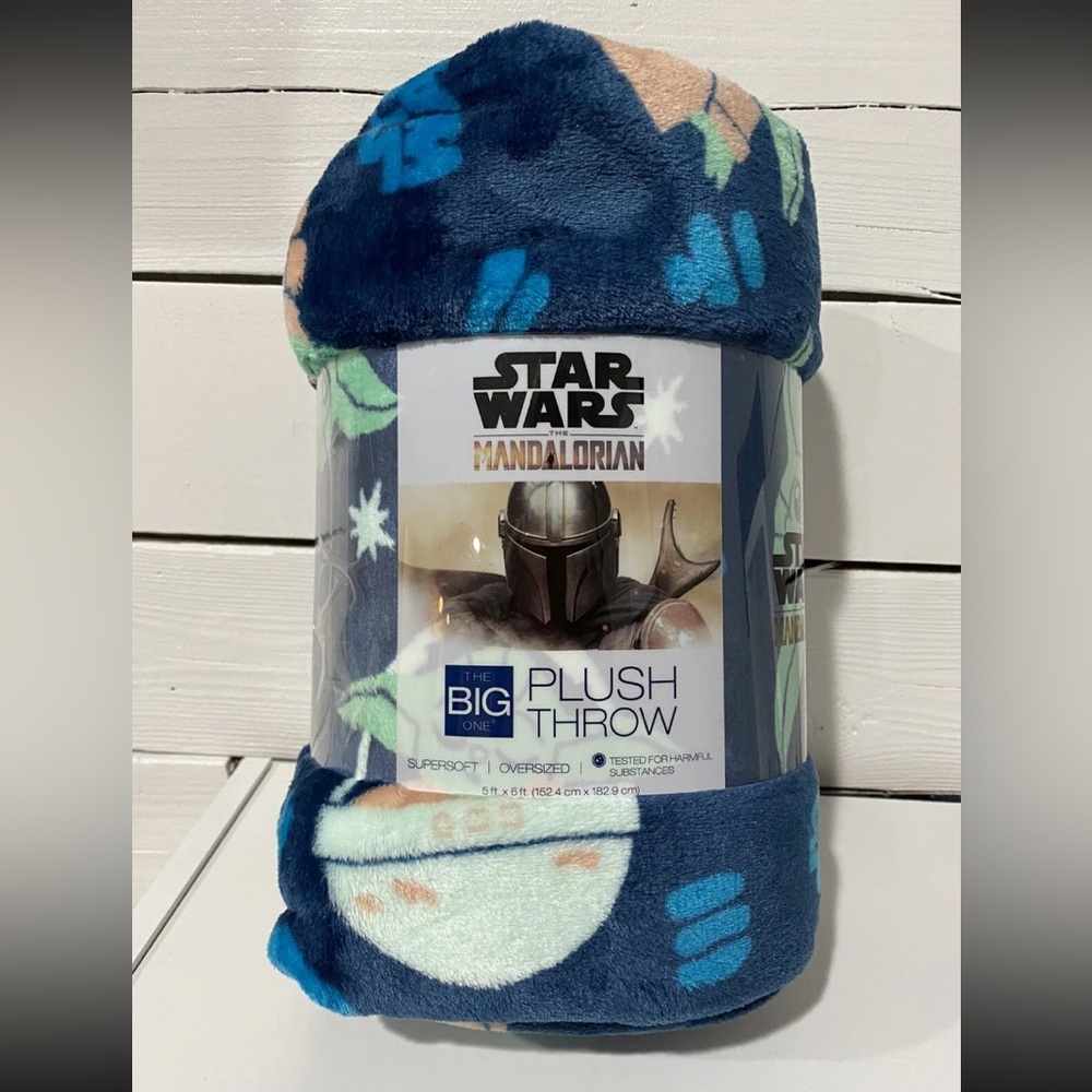 Star Wars The Mandalorian & Baby Yoda Plush Throw Blanket 60x72